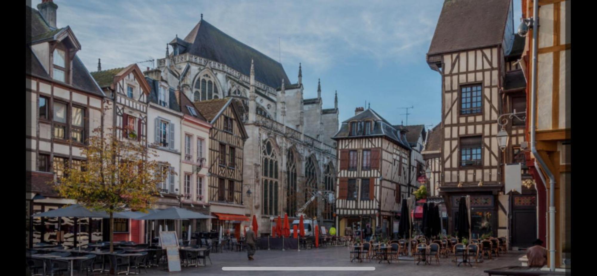 Ferienwohnung Le Treize Au Coeur Du Bouchon Troyes Exterior foto